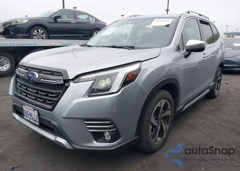 2022 Subaru Forester Touring z USA, uszkodzony, nr VIN JF2SKARC5NH441591